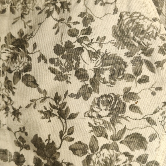 Ladies Floral Torrid Jean Capri - Picture 2 of 3